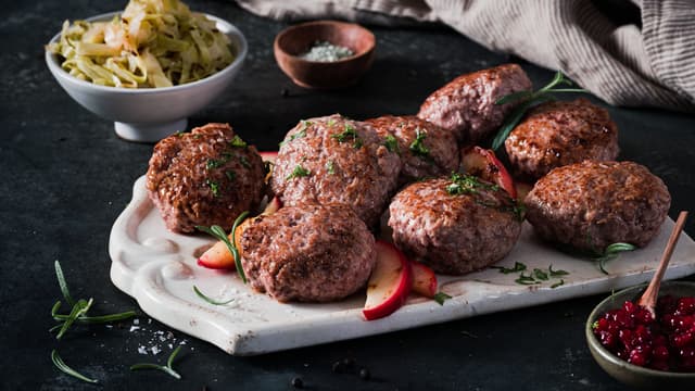 Ha medisterkakene i en ildfast form, og stek videre i ovnen til de er gjennomstekt. Dette tar ca 15 minutter.