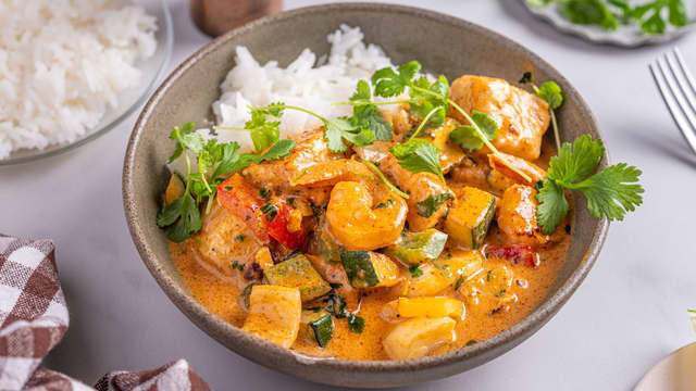 Vend inn koriander og smak til med limesaft.