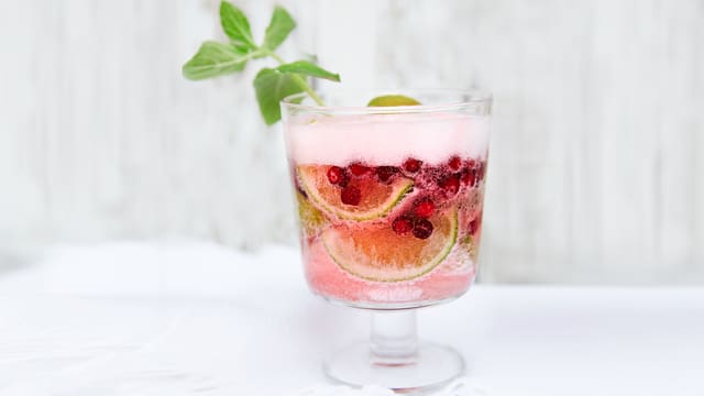 Tyttebær- og limespritzer