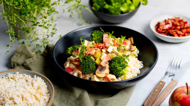 Alt-i-ett-gryte med kylling og bacon