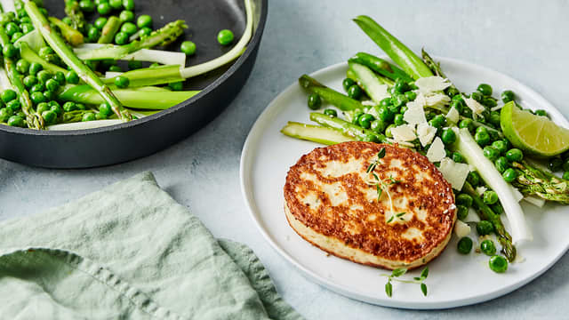 Fiskekaker med pannestekte grønnsaker
