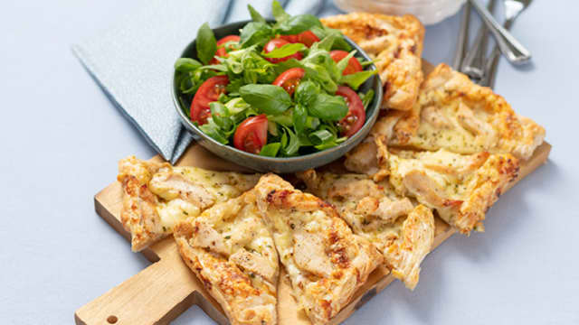 Hvit pizza med kylling