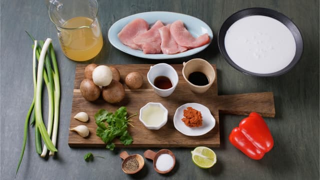 Supergod suppe når du skal rekke mer. Suppen kan varieres med fisk og skalldyr som tilsettes mot slutten av koketiden.