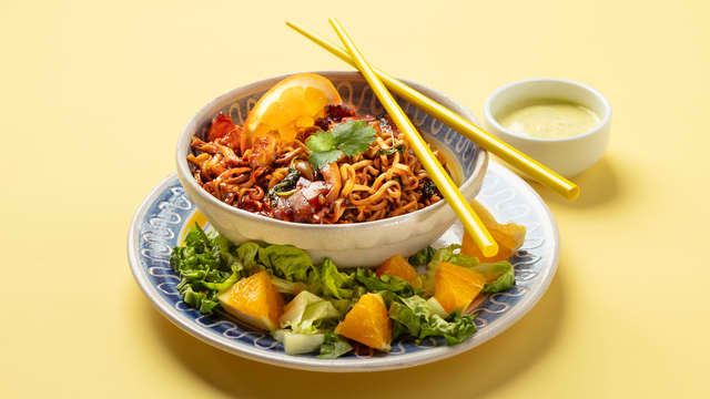 Kylling med nudler i sursøt saus