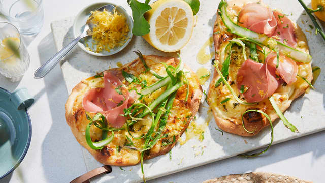 Pizza limone med asparges og spekeskinke
