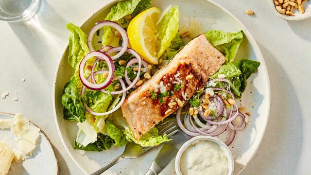 Cæsarsalat med laks