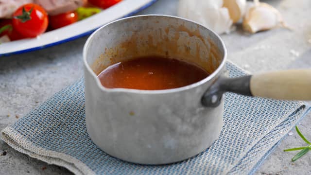 Smak til med salt og pepper.