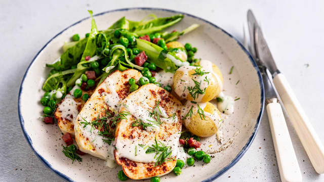 Stekt fiskepudding med erter og sitron- og dillsaus