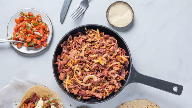 Stek Angussnadder i litt olje i pannen til det får en fin stekeskorpe.