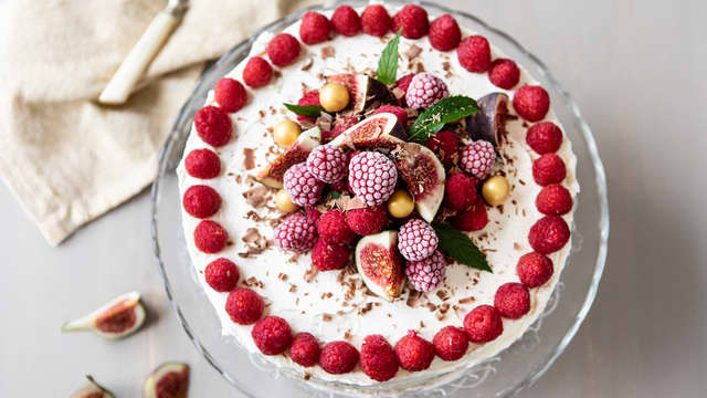 Bløtkake med bringebær og krem