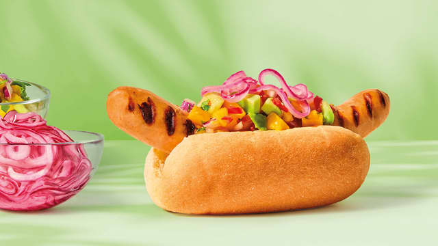 Chili cheese med mangosalsa og syltet rødløk