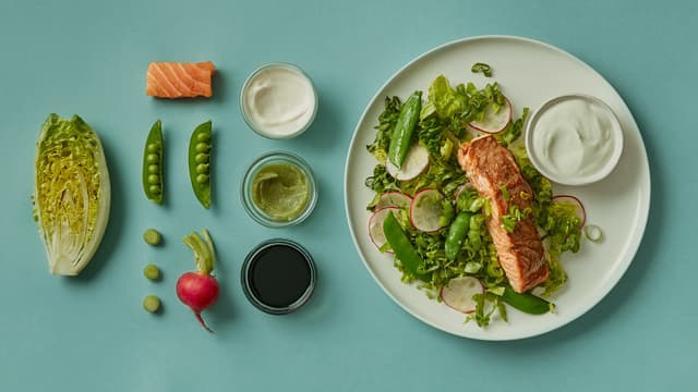 Ovnsbakt ørret med Sriracha-rømme