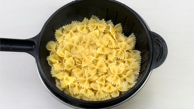 Kok pasta etter anvisning på pakken.
