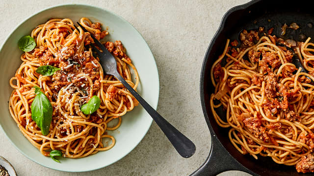 Spaghettisaus med kjøttdeig og ekstra grønnsaker