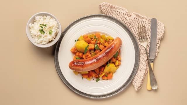 Kjøttpølse med karrigrønnsaker