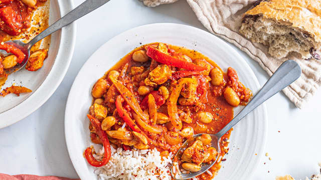 Smak til med chiliflakes, salt og pepper.