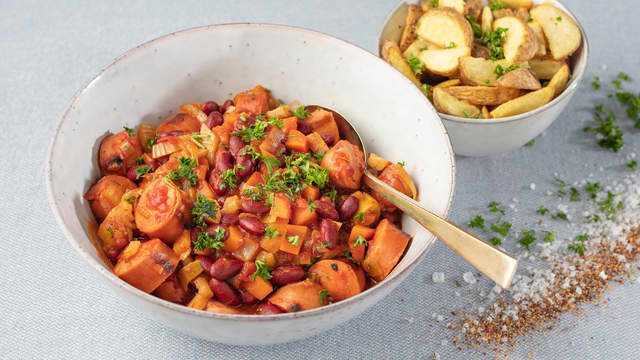 Denne oppskriften er laget av rester fra [Bønnegryte med kjøttpølse](recipe:df8ffbb3-9c92-40e3-a5af-ce0bd51662eb).