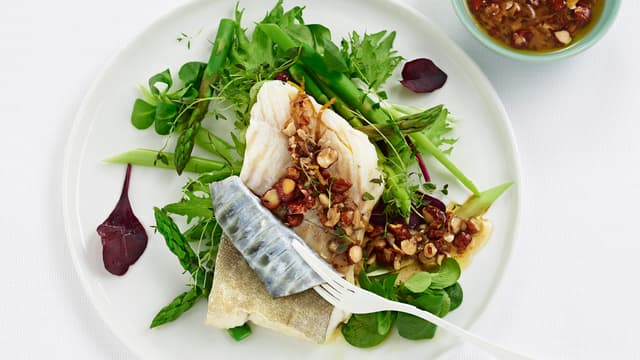 Pannestekt skreifilet med hasselnøtt - og soyasaussmør