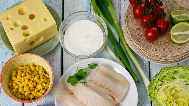 Sett ovnen på 175 grader og finn frem ingrediensene.