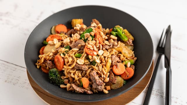 Biffwok med teriyakisaus og nudler