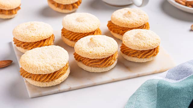 Oppbevar makronene i kjøleskapet.