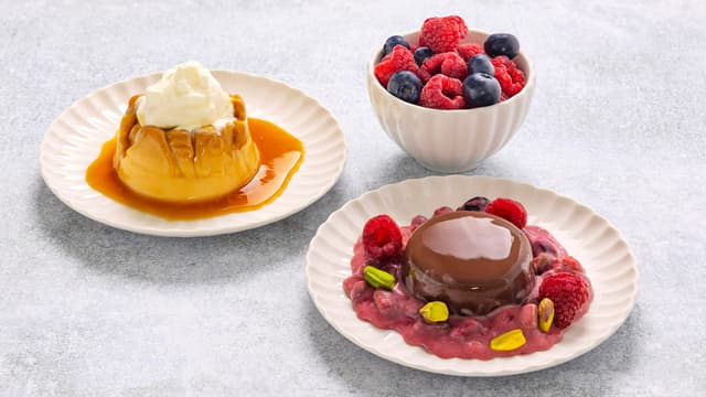 Karamellisert bærkompott med pistasjnøtter