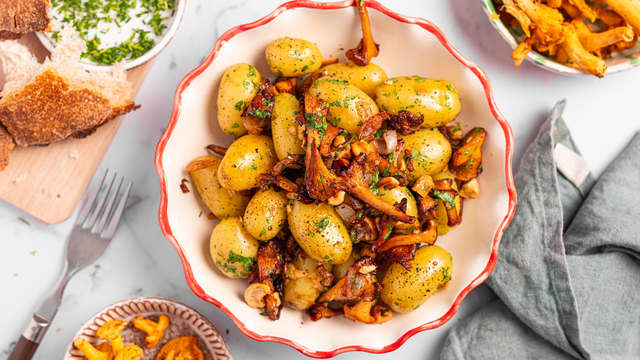 Vend inn persille, og smak til med salt og pepper.