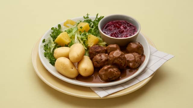 Denne retten er laget av rester fra [Svenske kjøttboller med brun saus](recipe:418dd8ad-8b37-4e87-b204-1136e90c9441)