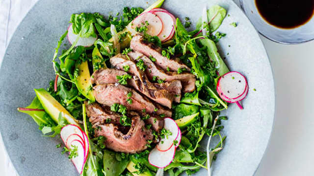 Biff og avokadosalat med balsamico