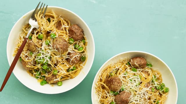 Pasta carbonara med kjøttboller