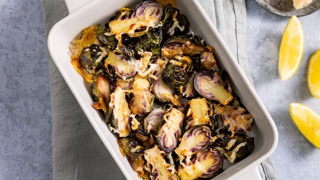 Smak til med salt, pepper og chiliflakes og eventuelt sitronsaft.