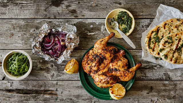 Grillet kylling med urteolje og naan