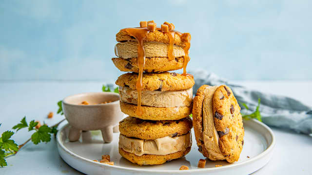 Melkesjokoladekjeks med is og salt karamell