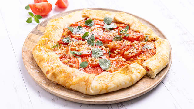 Tomatpai med ricotta og pinjekjerner