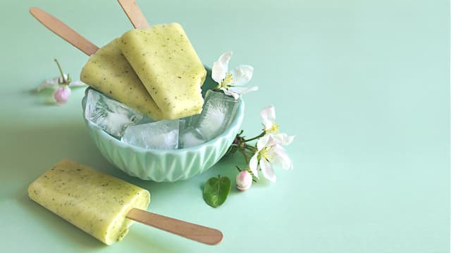 Frisk og tropisk ananas og kokosmelk-is
