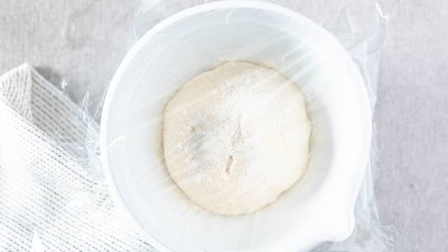 La den heve til dobbel størrelse i ca. 1 time.