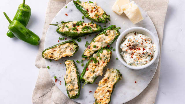 Forvarm airfryeren i 2-3 minutter og stek på 180 grader i ca. 12 minutter. Topp med revet parmesan de siste minuttene av steketiden.