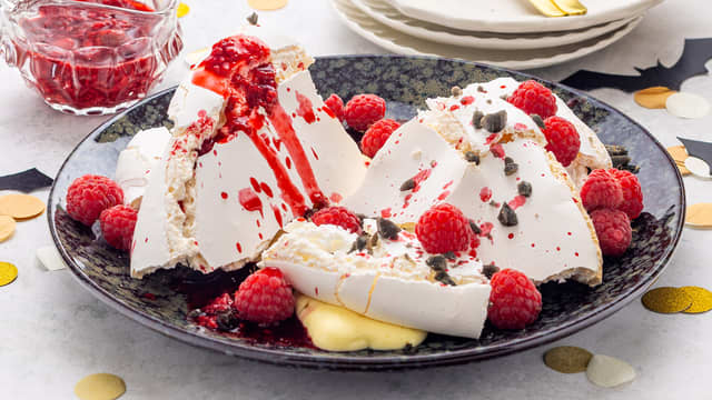 Pavlova med bringebær og tyrkisk pepper