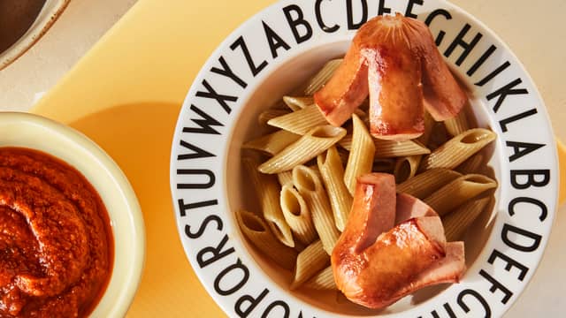 Pasta med blekksprutpølser og tomatsaus