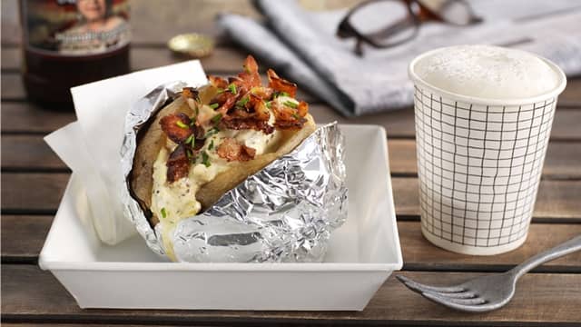 Bakt potet med kylling og bacon