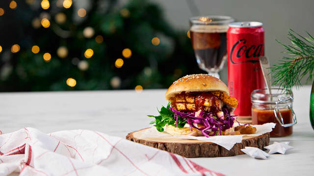 Ribbeburger med Coca-Cola glaze og rødkålsalat