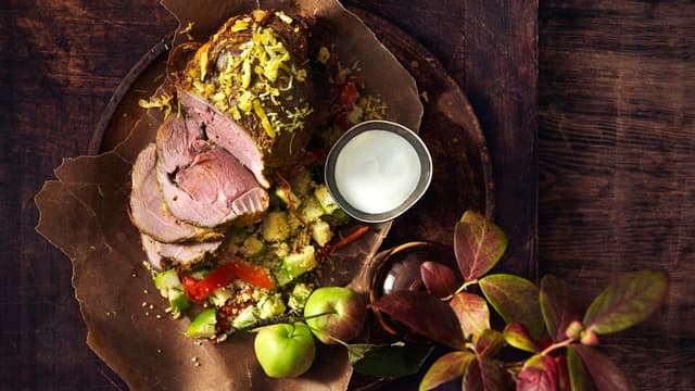 Sitronstekt lammestek med bakt paprika, couscous og dill