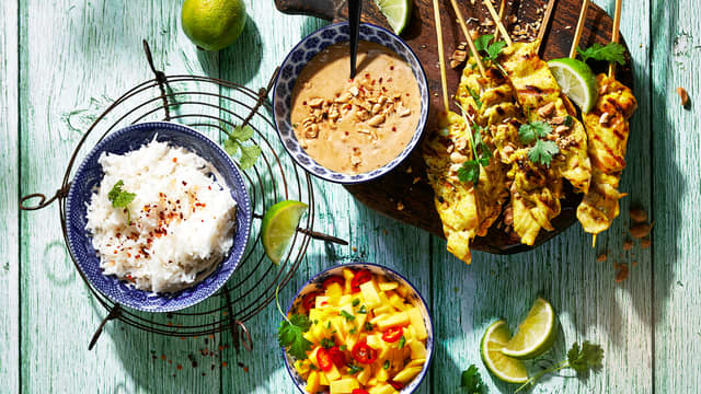 Kyllingspyd  med peanøttsaus og mangosalsa