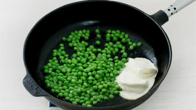 Kok pastaen al dente etter anvisning på pakken.