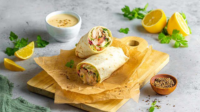 Smakfull wrap med umami-dressing