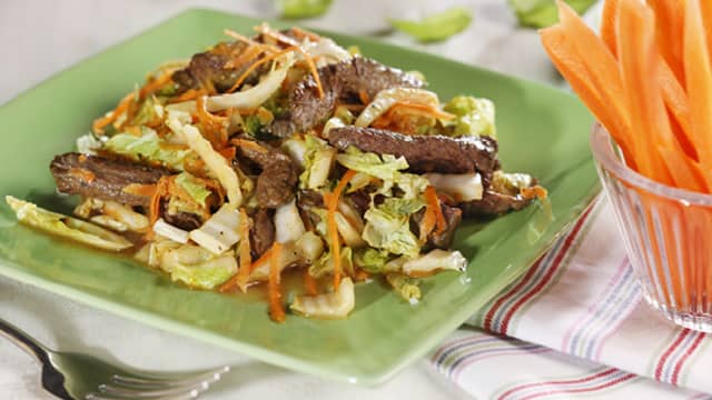 Biffwok med kål og peanøtter