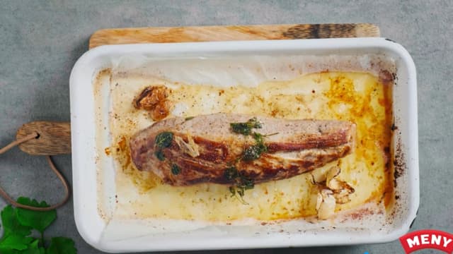 Stek kjøttet videre i ovnen på 180 grader til kjernetemperaturen er ca. 67 grader.