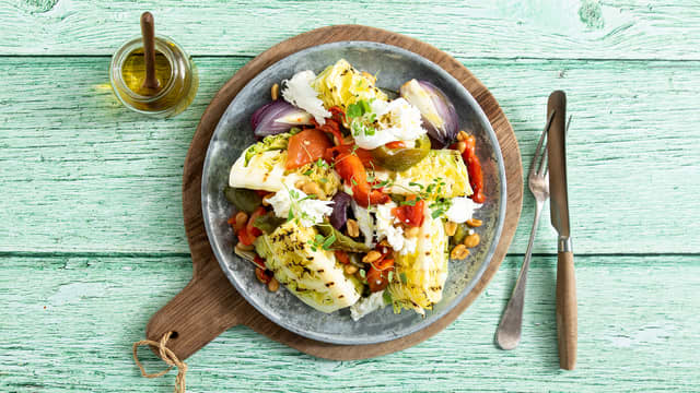 Het grillet paprikasalat