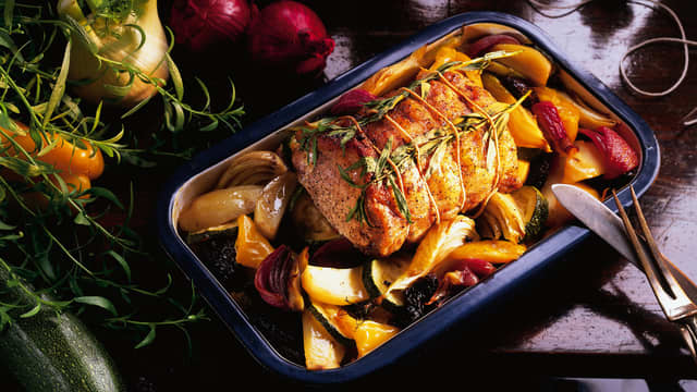 Estragonspekket svinekam med spennende grønnsaker