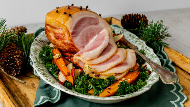 Juleskinke med krydret tilbehør